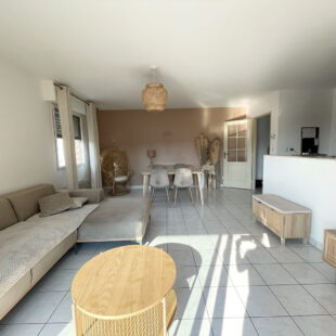 Appartement 2 chambres, terrasse, cave et garage