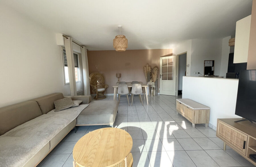 Appartement 2 chambres, terrasse, cave et garage