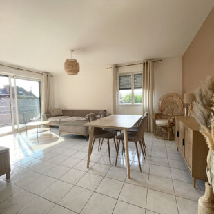 Appartement 2 chambres, terrasse, cave et garage