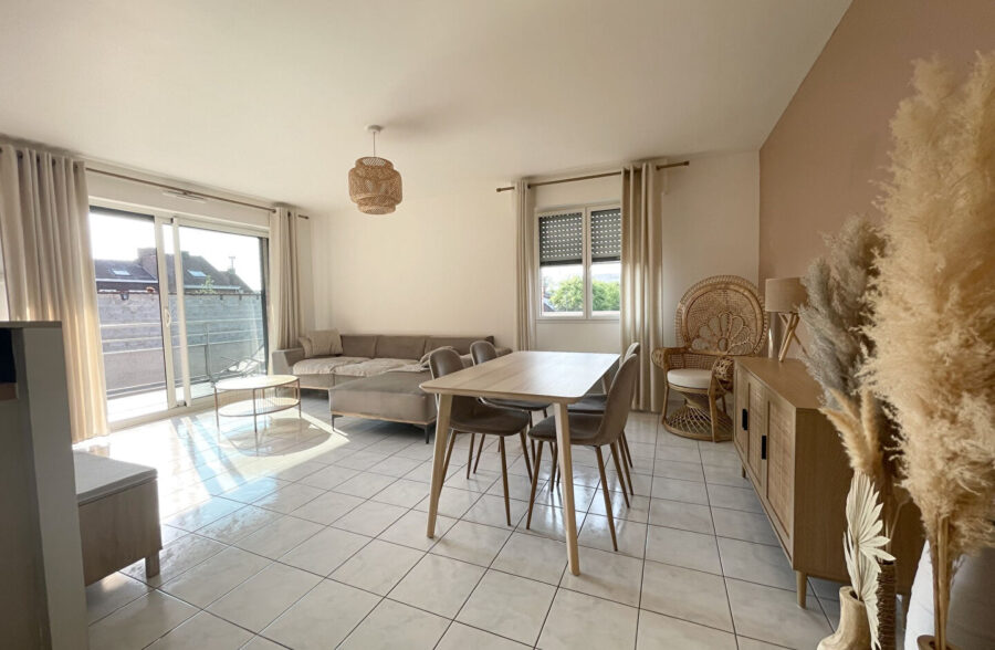 Appartement 2 chambres, terrasse, cave et garage