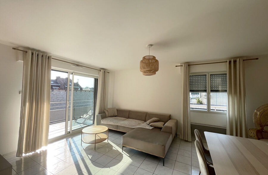 Appartement 2 chambres, terrasse, cave et garage