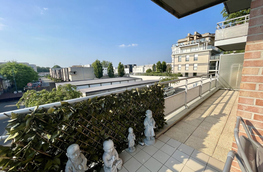 Appartement 2 chambres, terrasse, cave et garage