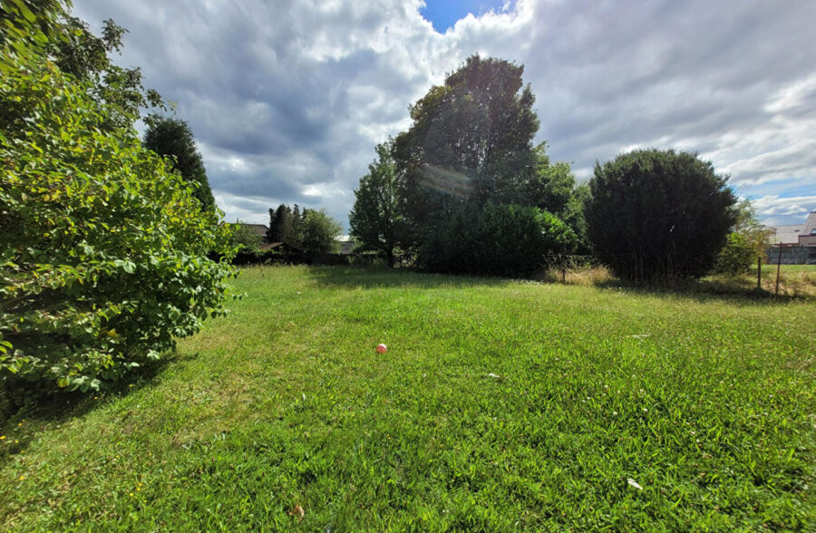 TERRAIN 701 m²
