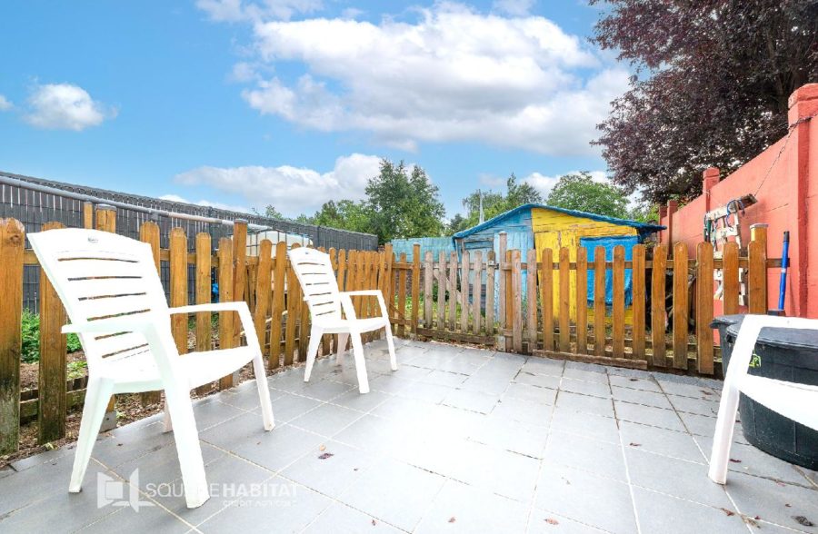 Maison semi-individuel, 3 chambres, jardin, garage.