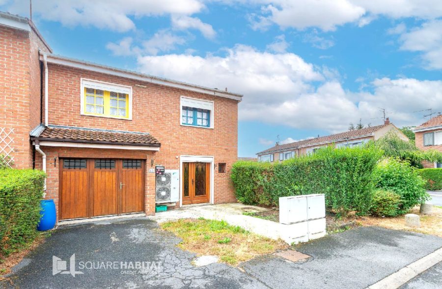 Maison semi-individuel, 3 chambres, jardin, garage.