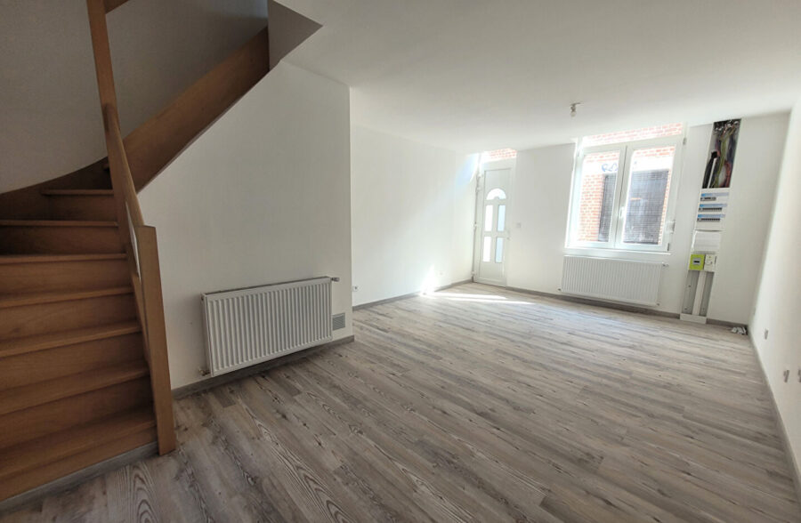 HELLEMMES LILLE – MAISON REFAITE A NEUF – PROCHE METRO – 3 CHAMBRES – BUREAU – EXTERIEUR