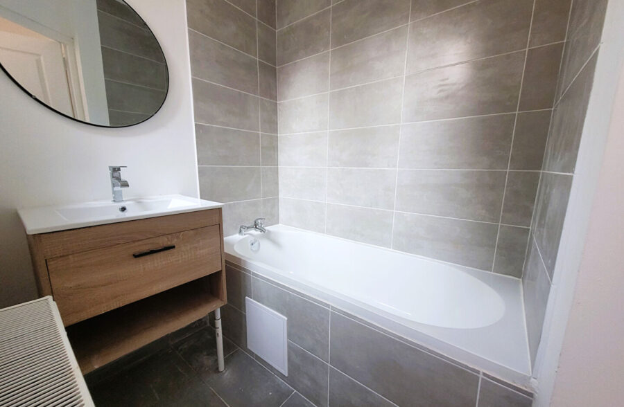 HELLEMMES LILLE – MAISON REFAITE A NEUF – PROCHE METRO – 3 CHAMBRES – BUREAU – EXTERIEUR