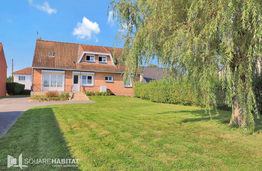 Pavillon individuel en semi-plain pied, grand jardin et double garage.