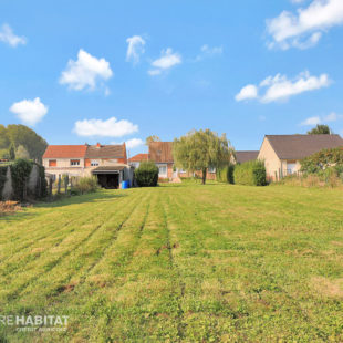 Pavillon individuel en semi-plain pied, grand jardin et double garage.