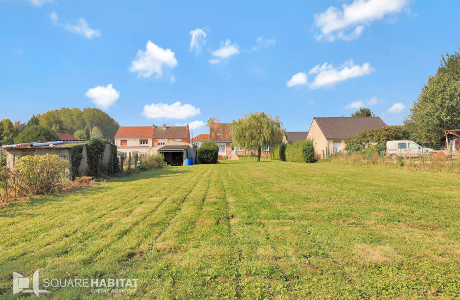 Pavillon individuel en semi-plain pied, grand jardin et double garage.