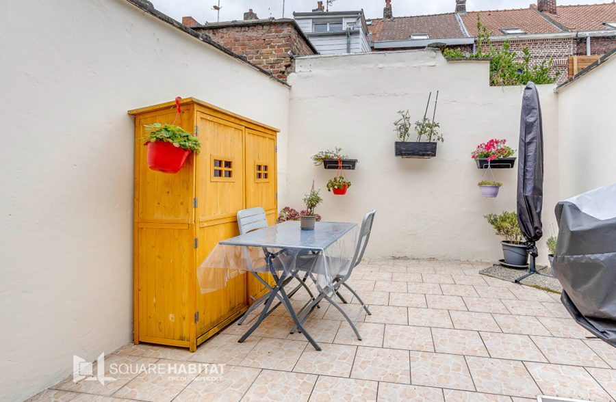 Maison lumineuse, rénovée à proximité de toutes commodités.