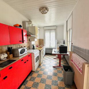 Maison familiale pleine de charme avec potentiel à deux pas des écoles – Une opportunité à ne pas manquer !