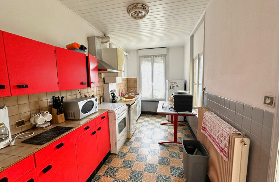 Maison familiale pleine de charme avec potentiel à deux pas des écoles – Une opportunité à ne pas manquer !