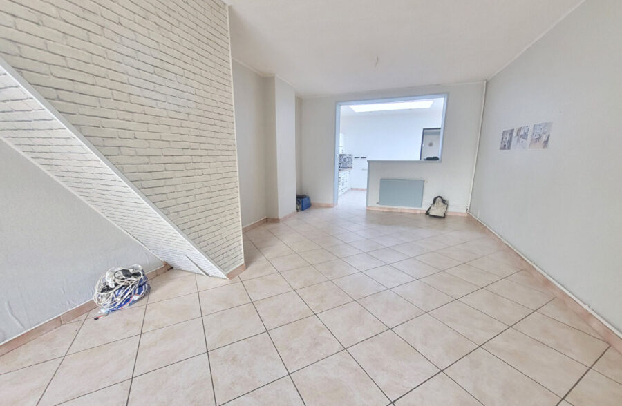 Maison 1930 de 80m² dans une rue calme avec extérieur  Sous offre 