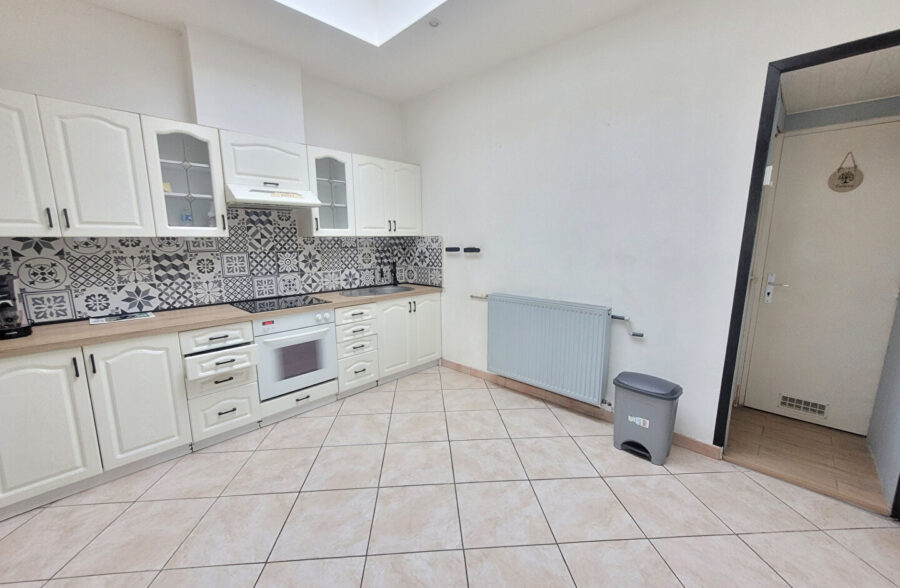 Maison 1930 de 80m² dans une rue calme avec extérieur  Sous offre 