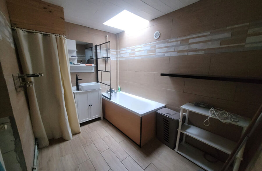 Maison 1930 de 80m² dans une rue calme avec extérieur  Sous offre 