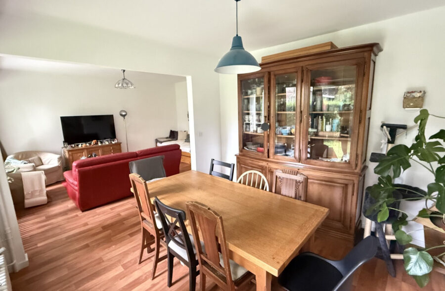 CORMONTAIGNE APPARTEMENT  3 CHAMBRES, PARKING, CAVE ET JARDIN