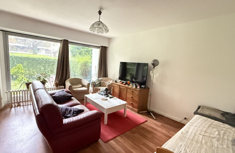 CORMONTAIGNE APPARTEMENT  3 CHAMBRES, PARKING, CAVE ET JARDIN