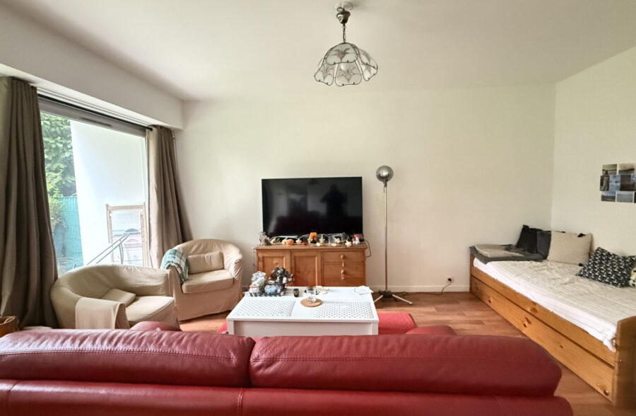 CORMONTAIGNE APPARTEMENT  3 CHAMBRES, PARKING, CAVE ET JARDIN