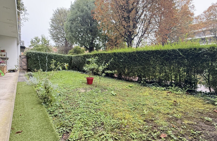 CORMONTAIGNE APPARTEMENT  3 CHAMBRES, PARKING, CAVE ET JARDIN