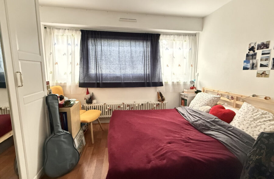 CORMONTAIGNE APPARTEMENT  3 CHAMBRES, PARKING, CAVE ET JARDIN