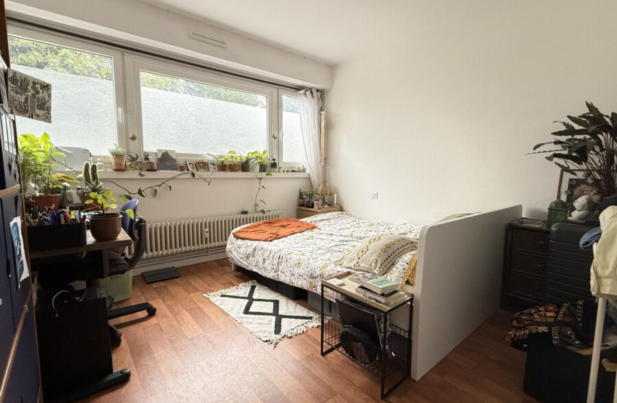 CORMONTAIGNE APPARTEMENT  3 CHAMBRES, PARKING, CAVE ET JARDIN