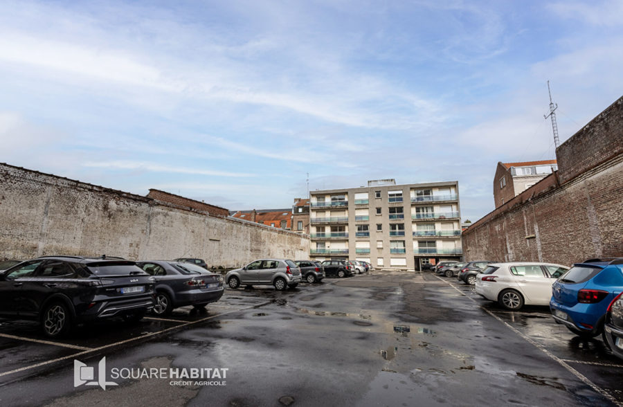 EXCLUSIVITE SQUARE HABITAT : SPACIEUX STUDIO AVEC CAVE ET PARKING – JB LEBAS – RUE MALUS