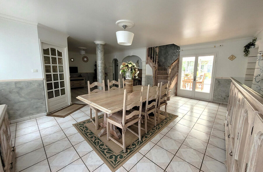 Villa individuelle, 5 chambres, Garage , stationnement, beau jardin – SECTEUR VALLON