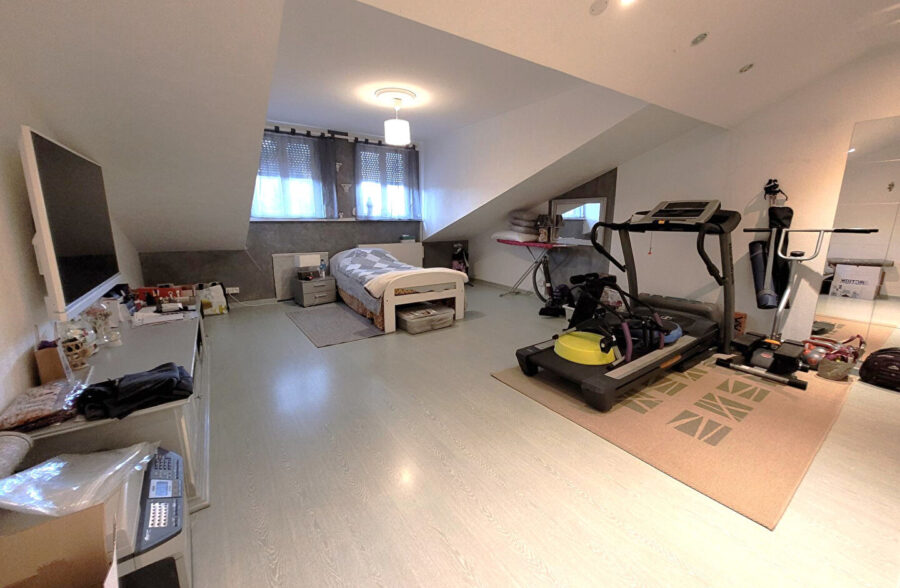 Villa individuelle, 5 chambres, Garage , stationnement, beau jardin – SECTEUR VALLON