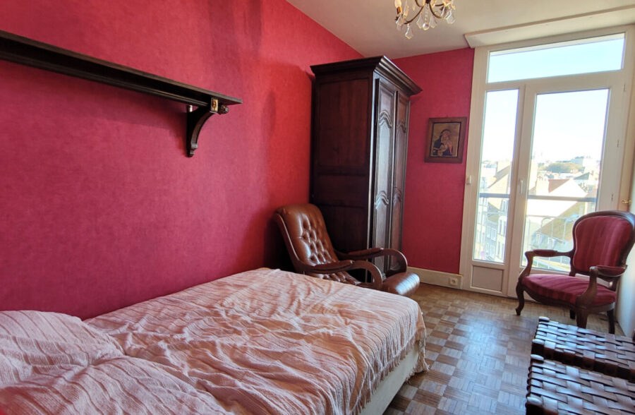 APPARTEMENT LUMINEUX ET SPACIEUX – VUE PORT