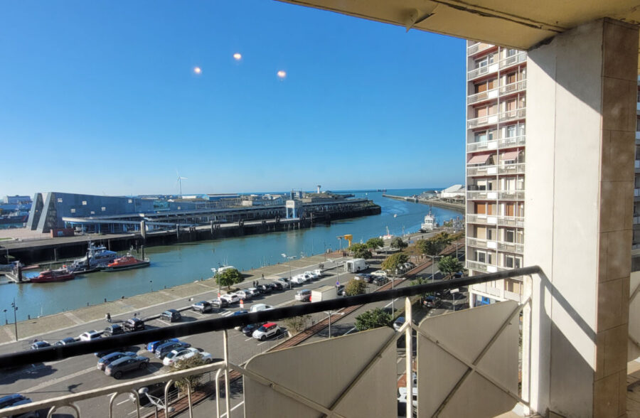 APPARTEMENT LUMINEUX ET SPACIEUX – VUE PORT