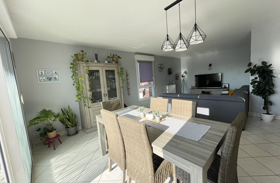 Appartement  110 m² balcon garage