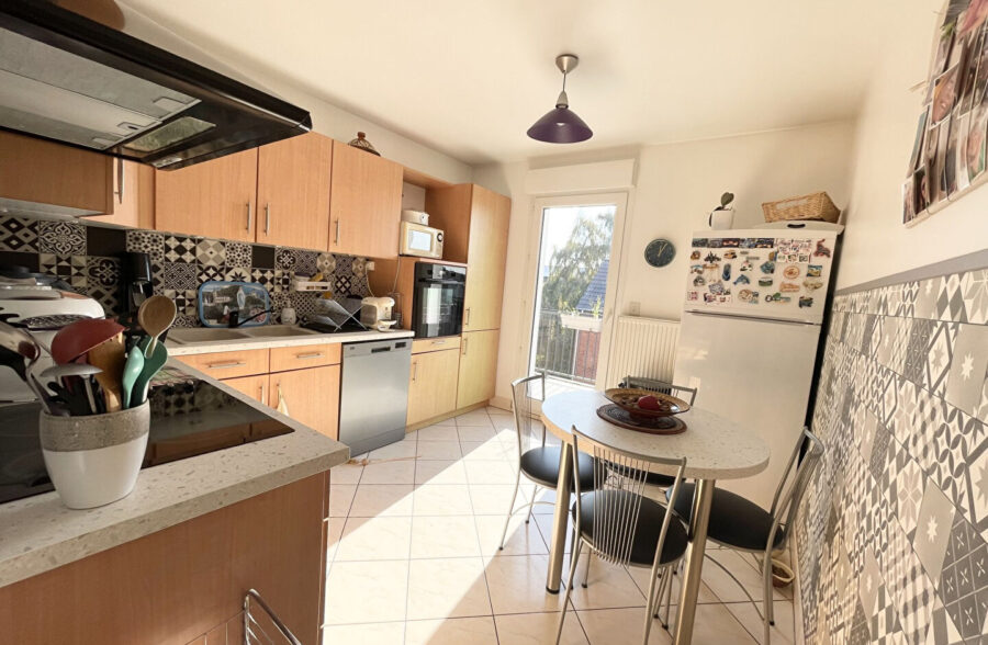 Appartement  110 m² balcon garage
