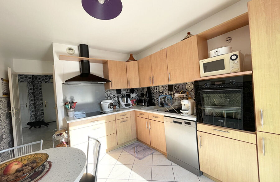 Appartement  110 m² balcon garage