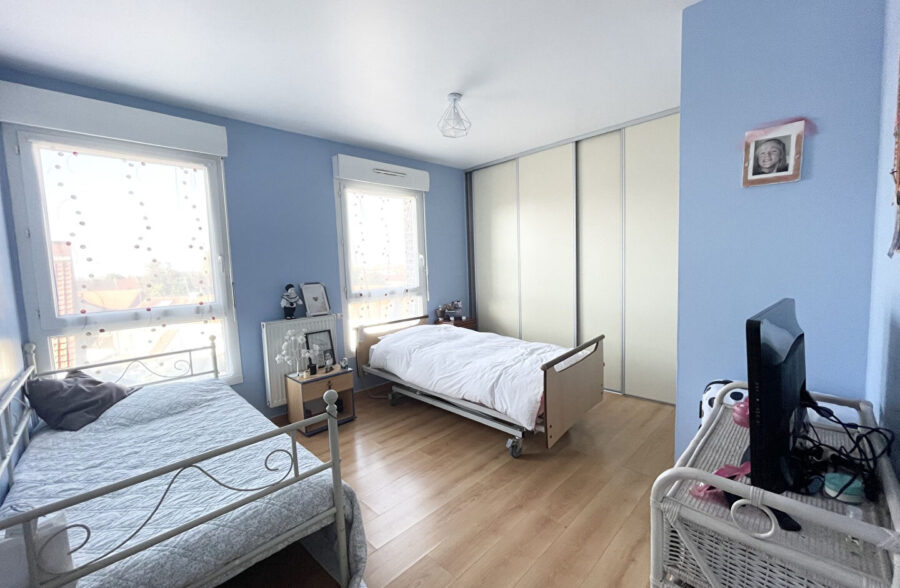 Appartement  110 m² balcon garage