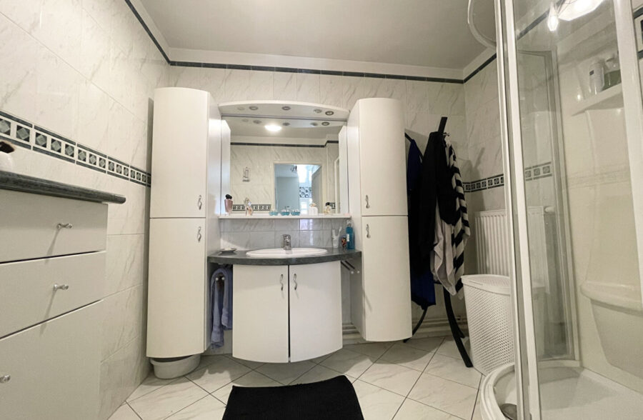 Appartement  110 m² balcon garage