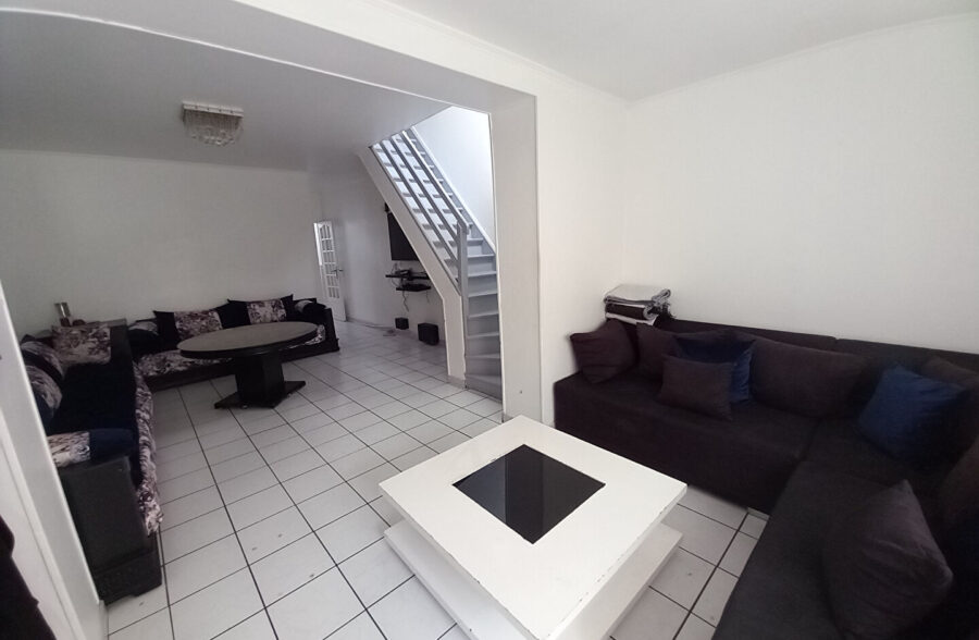 BLANCHE PORTE : MAISON 3 CHAMBRES JARDIN DE VILLE