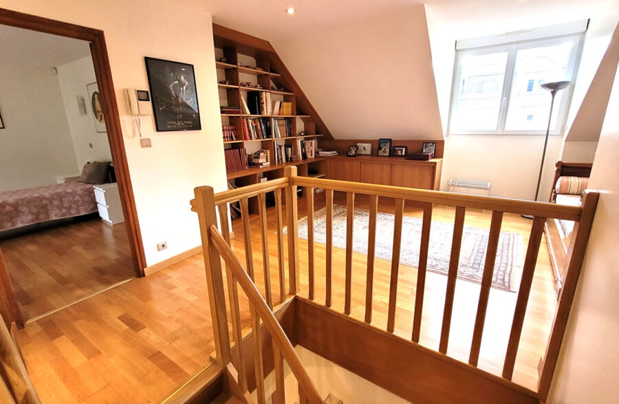 Maison Cambrai 10 pièce(s) 185 m2 <small> Sous compromis </small>