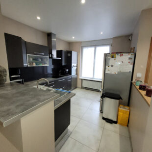 Charmante maison 4 Pièces Semi-mitoyenne + box/garage à Roubaix