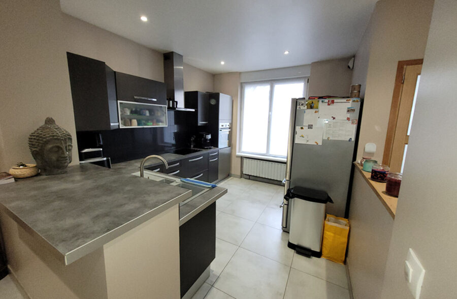 Charmante maison 4 Pièces Semi-mitoyenne + box/garage à Roubaix