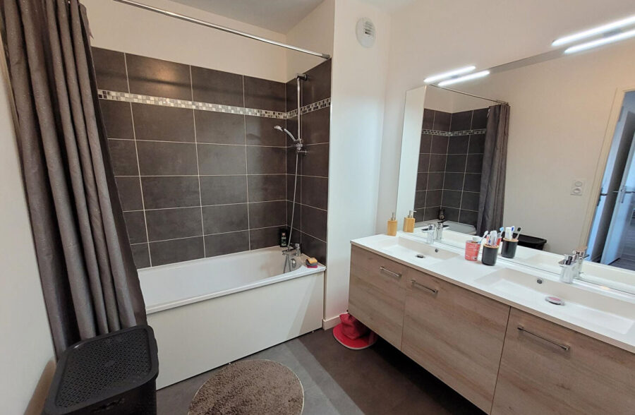 SUPERBE APPARTEMENT RECENT AU PARC