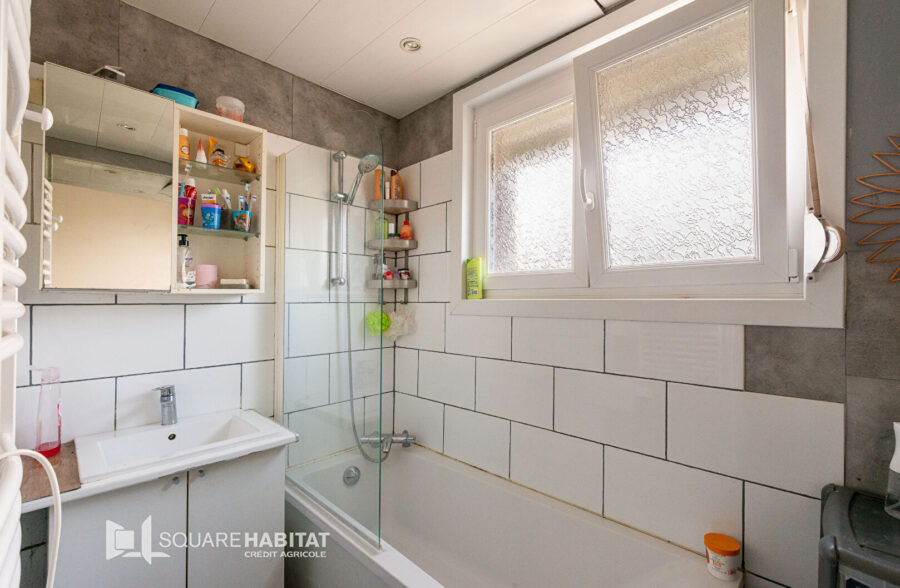 MAISON SEMI INDIVIDUELLE AVEC JARDIN ET GARAGE