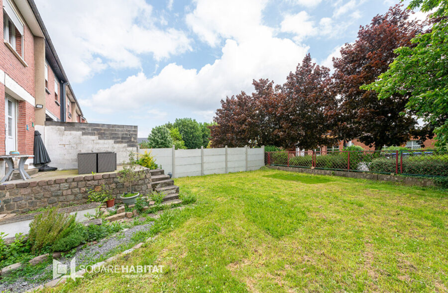 MAISON SEMI INDIVIDUELLE AVEC JARDIN ET GARAGE