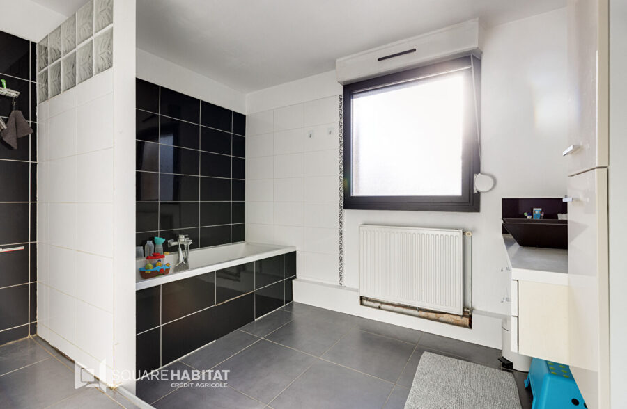 Maison  5 pièce(s) 100 m2  Sous compromis 