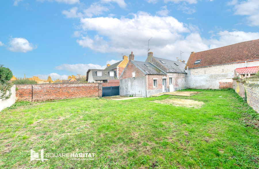 Maison semi individuelle , stationnements privatifs et jardin