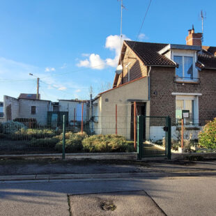 Maison semi individuelle, jardin, garage.