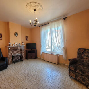 Maison semi individuelle, jardin, garage.  Sous offre 