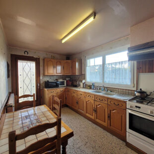 Maison semi individuelle, jardin, garage.  Sous offre 