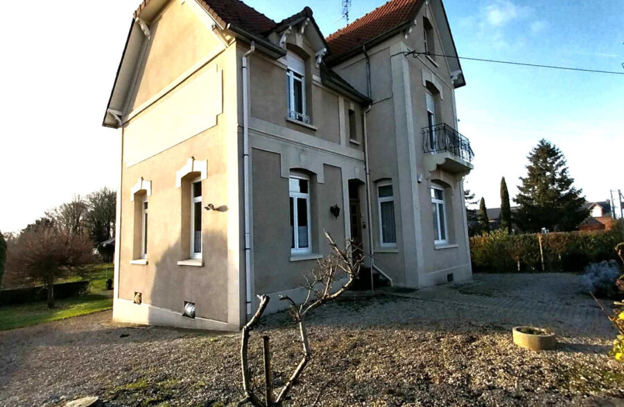 Belle demeure individuelle, double garage ,et jolie environnement