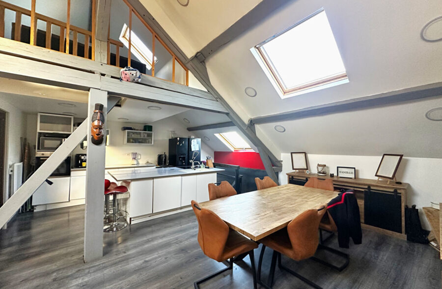 Immeuble avec local commercial et logements en plein centre de Caudry